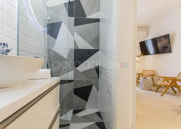 Center Lux * Μακάρσκα