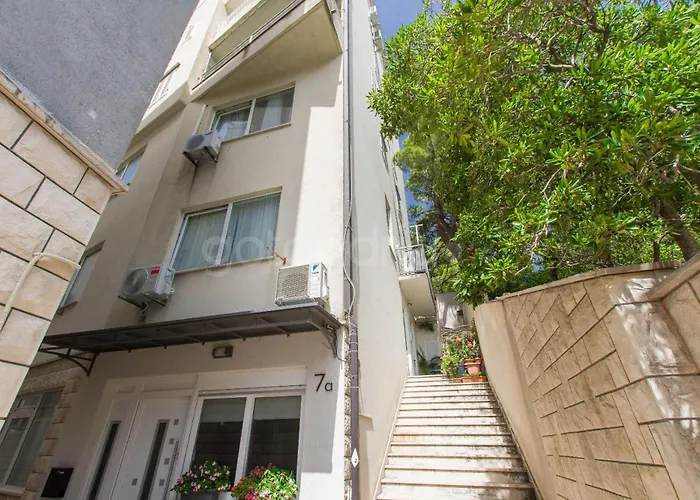 Center Lux * Μακάρσκα